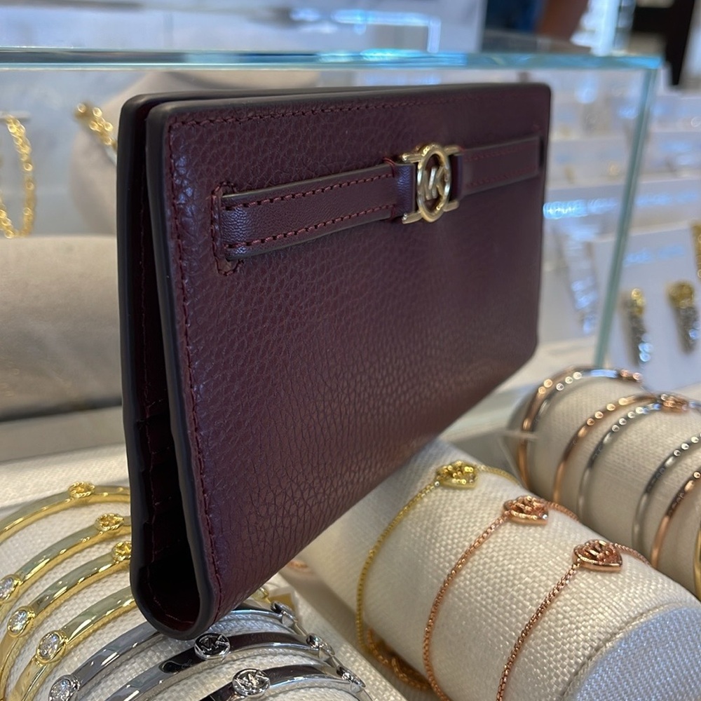 Michael Kors Reed Large Bifold Pebbled Leather Snap Wallet Card Case 
Oxblood - Picture 14 of 16